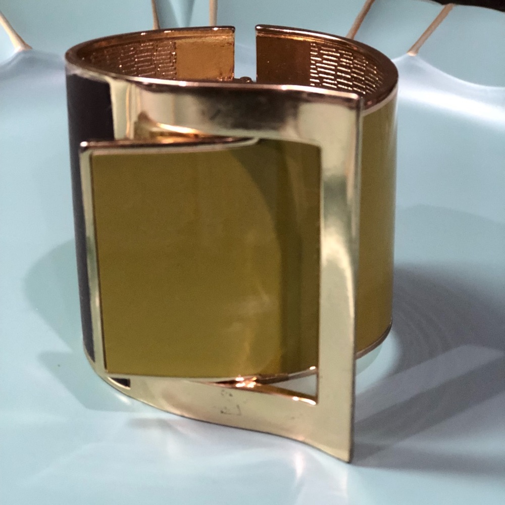 **TWO TONED STATEMENT BRACELET**